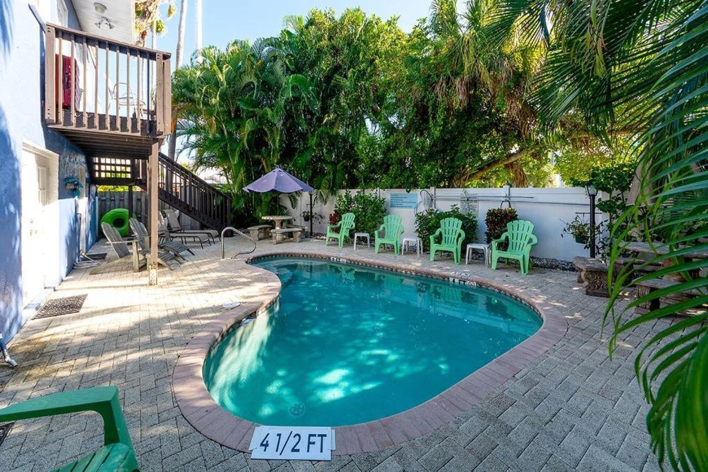 Beach Getaway Pool Condo Between The Island Marina And Beach Bradenton Beach Exterior foto