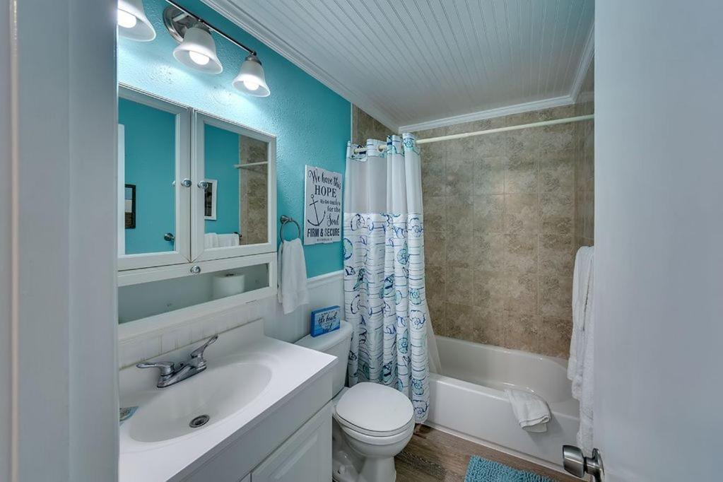 Beach Getaway Pool Condo Between The Island Marina And Beach Bradenton Beach Exterior foto