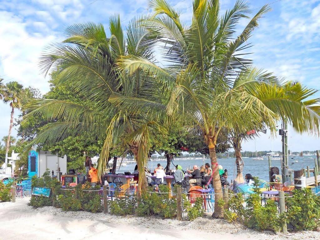 Beach Getaway Pool Condo Between The Island Marina And Beach Bradenton Beach Exterior foto